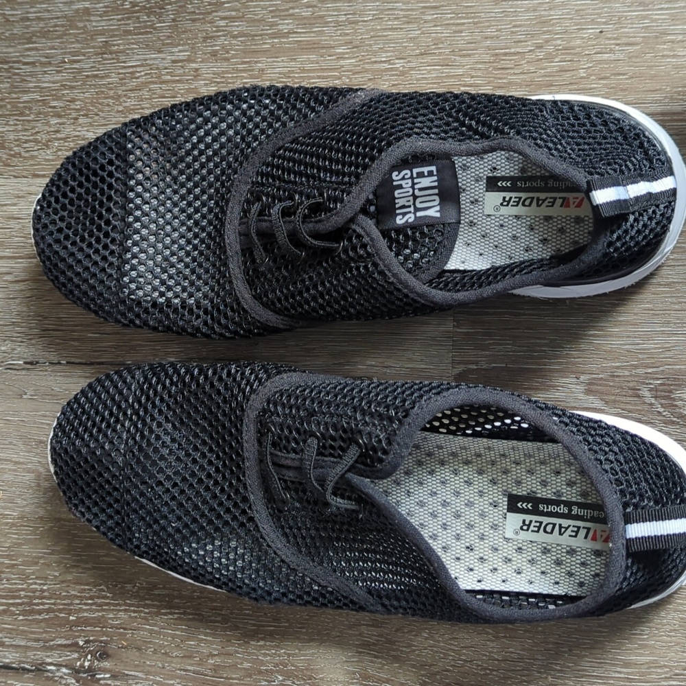 Men's water shoes